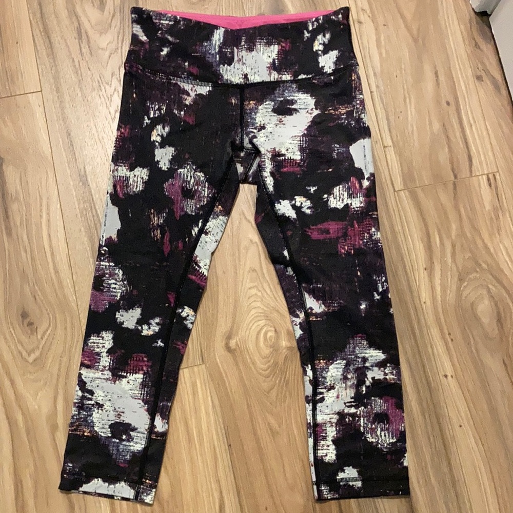 Lululemon crops
